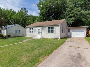 1027 38th St, Moline, IL 61265