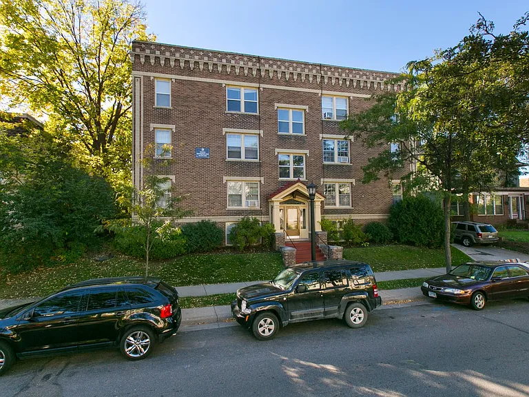 2434 Dupont Ave S — Photo 13