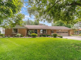 660 Fairway Dr, Saginaw, MI