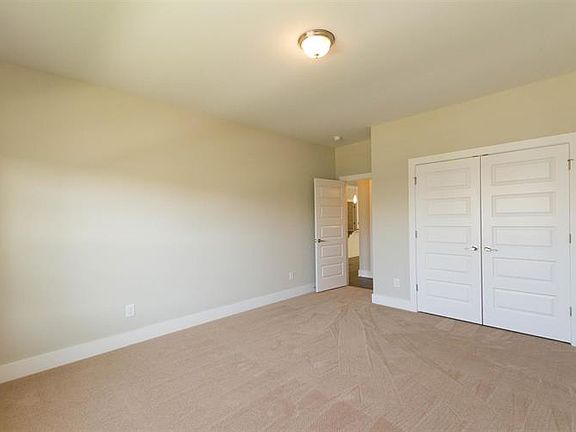 5th image of 1231 Charleston Blvd