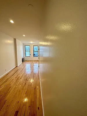 Rented by Max Apt LLC | media 33