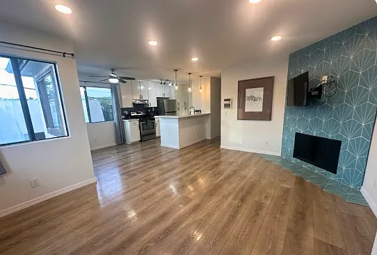 2138 Garnet Ave — Photo 2