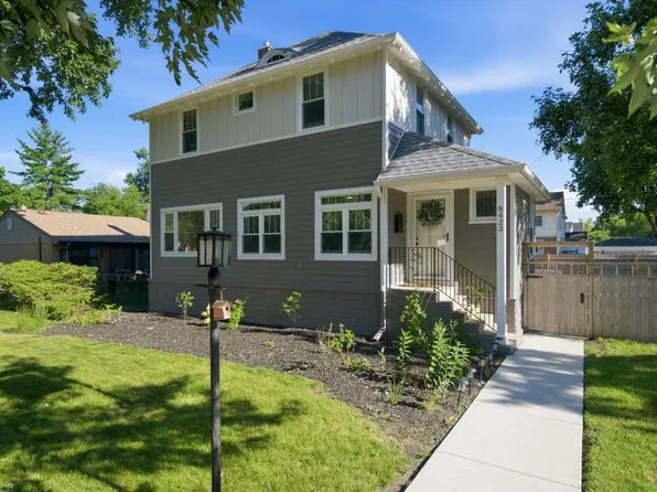 8423 Greenview Ave, Brookfield, IL 60513