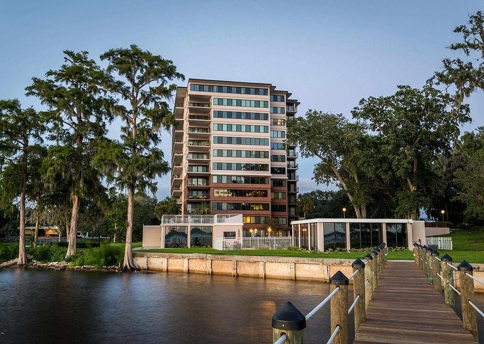 12-Story luxury condo on river