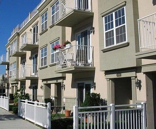 2nd image of 10202 Rockaway Beach Blvd