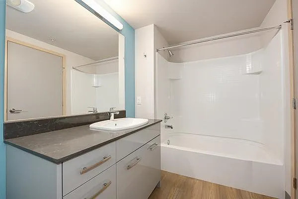 Zephyr Apartments — Photo 77