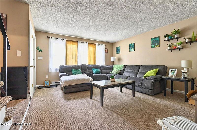 3rd image of 8 Hammond Drive
