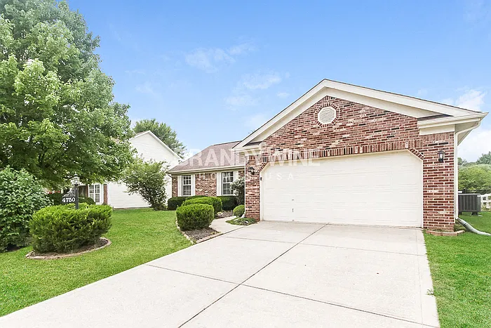 3 bed, 2.0 bath, 1500 sqft, $2,030 — Photo 3