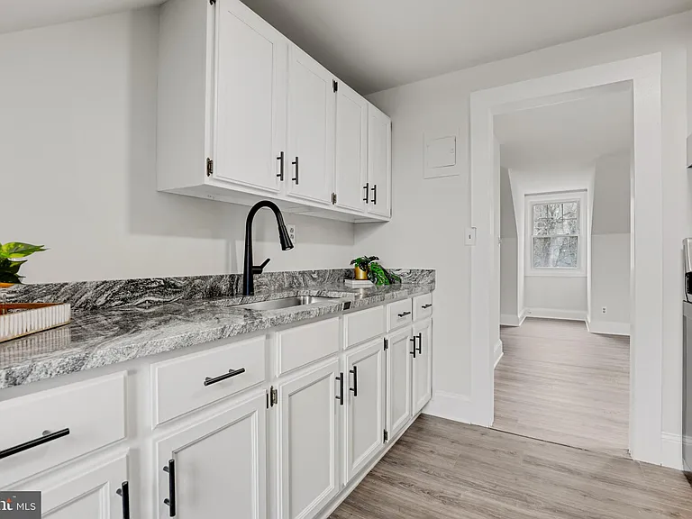 707 N Hickory Ave #3 — Photo 12