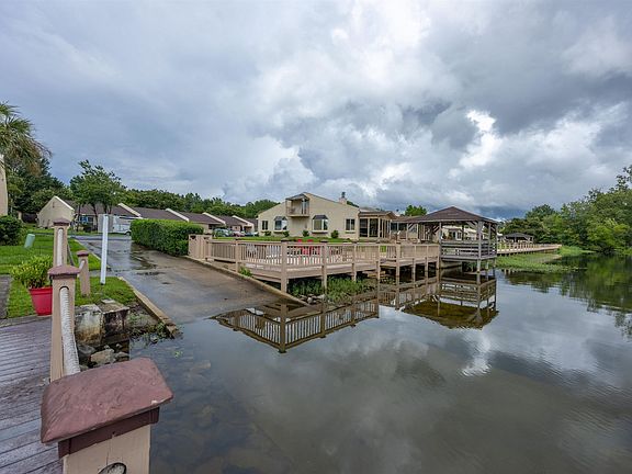 3rd image of 43 Boardwalk Ln