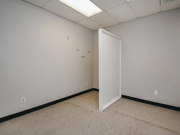 305 Sam Houston Dr #B — Photo 7