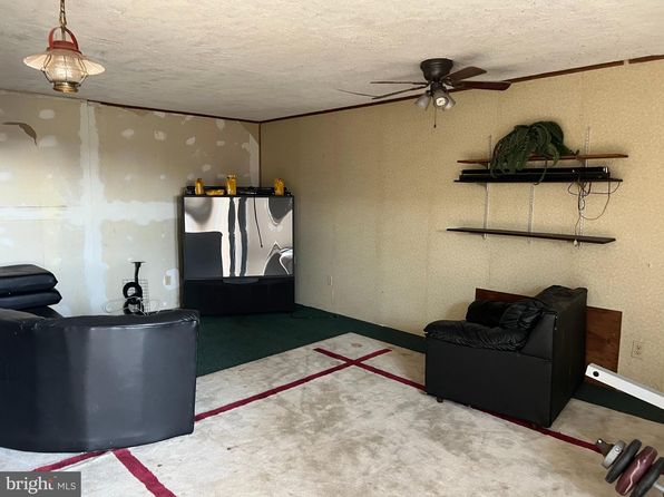 393 Sherwood Dr, Carlisle, PA 17015