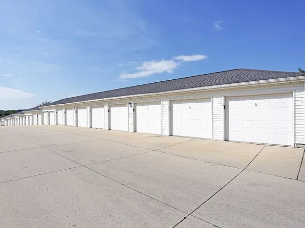 Stonegate, 4200-4428 Armar Dr SE, Cedar Rapids, IA 52403