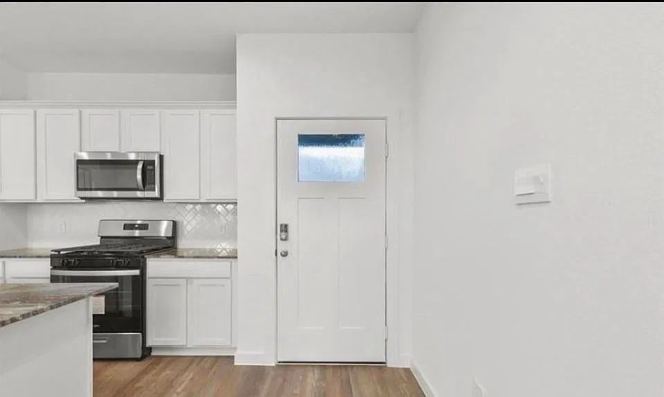 4 bed, 2.5 bath, 1780 sqft, $2,300 — Photo 4