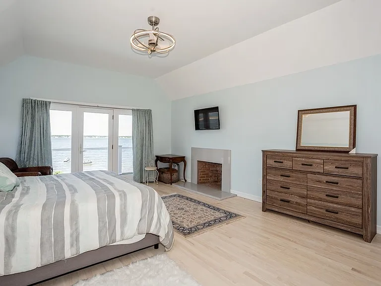676 Dune Rd — Photo 11