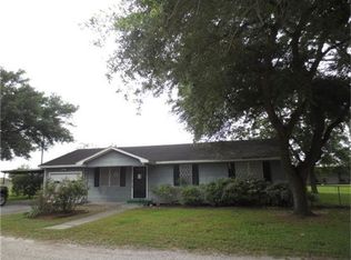 106 Lenora Ln, El Campo, TX 77437