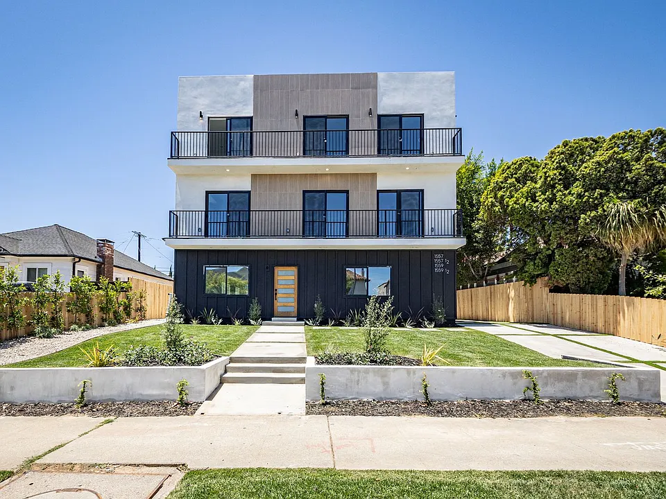 1557 S Ogden Dr