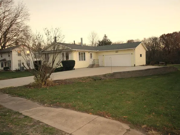 920 State St, Colona, IL 61241