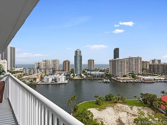 5th image of 137 Golden Isles Dr APT 1605