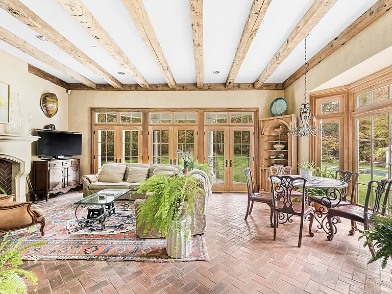 306 Old Stone Hwy — Photo 7