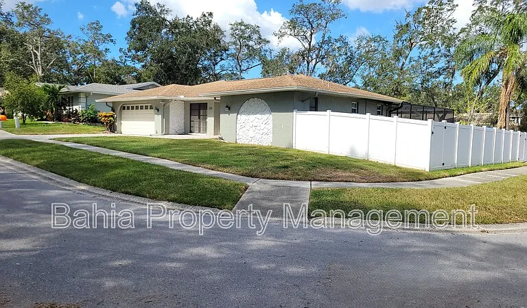 215 Meadowcross Dr — Photo 3