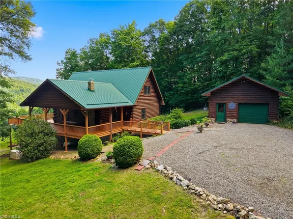 307 Lauri Ln, Mc Grady, NC 28649