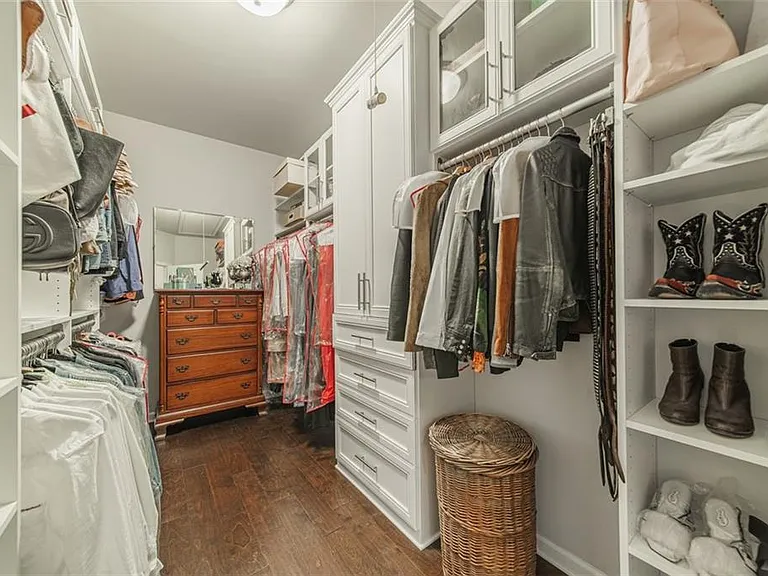 690 Arklow Dr — Photo 21