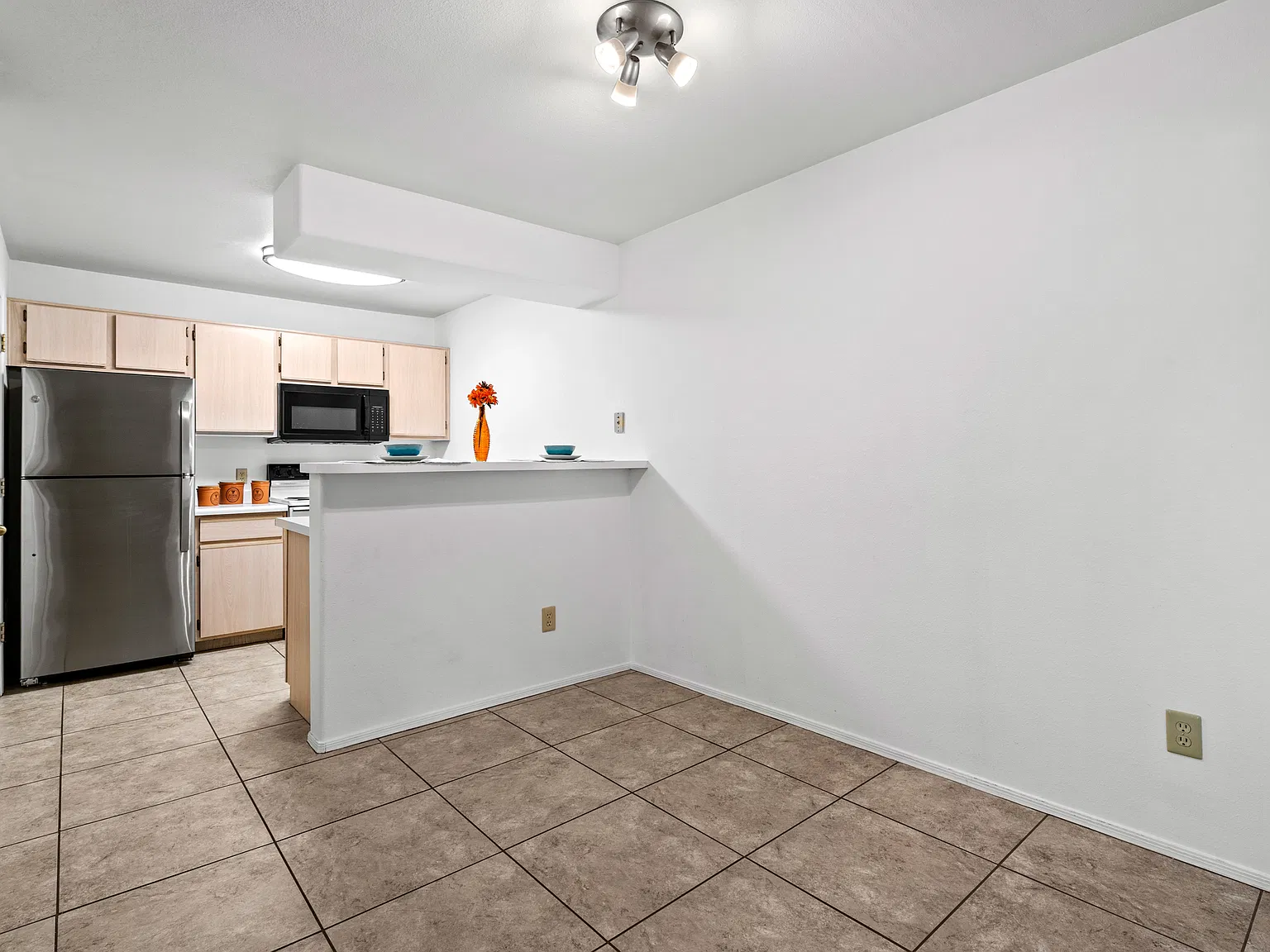 Upstairs One Bedroom — Photo 3