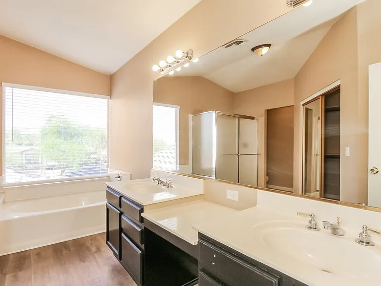 8015 W Laurel Ln — Photo 11