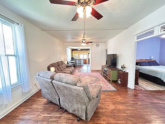 3rd image of 212 N 6th St