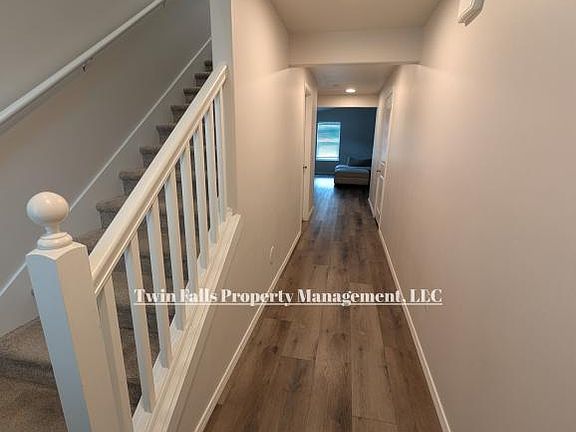 3rd image of 1574 Kenyon Rd