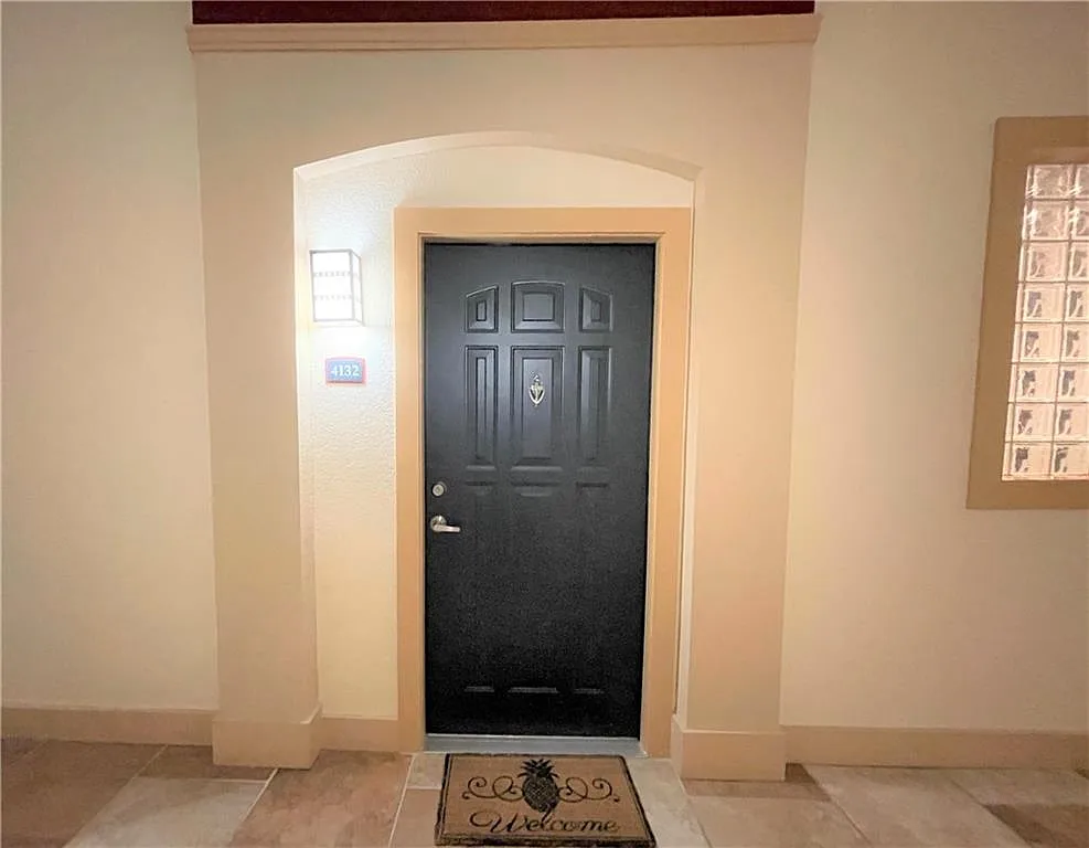 2 bed, 1.0 bath, 952 sqft, $1,950 — Photo 2