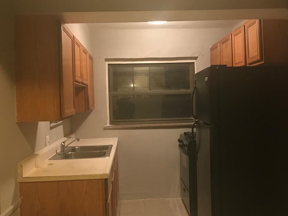 1st image of 2416 Losantiville Ave APT 4