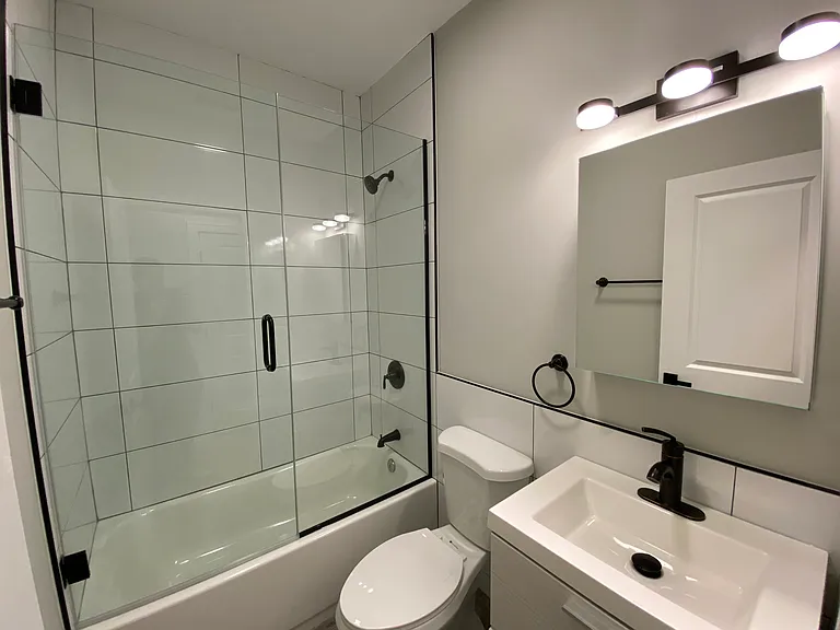 2719 W 24th St #1R — Photo 7