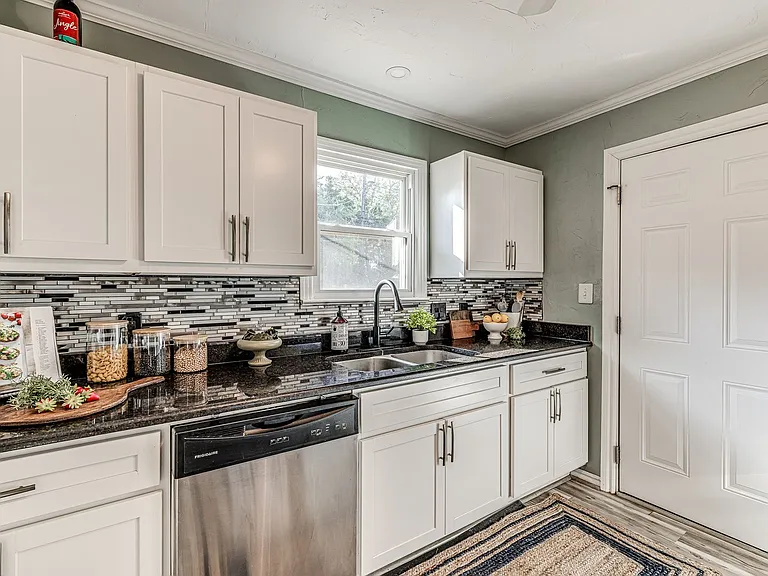 2912 W Fairfield Ave — Photo 15