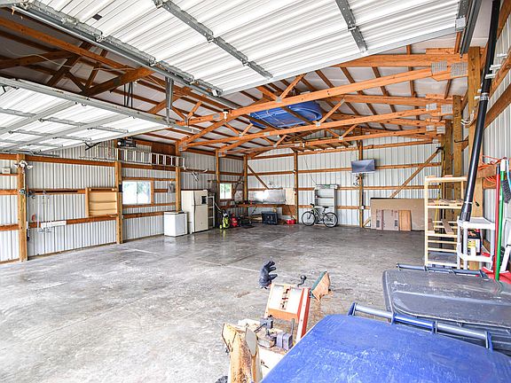5th image of 321 Chandler St