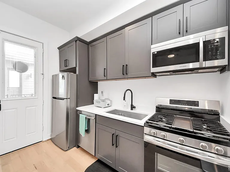 1104 Palmer St — Photo 11