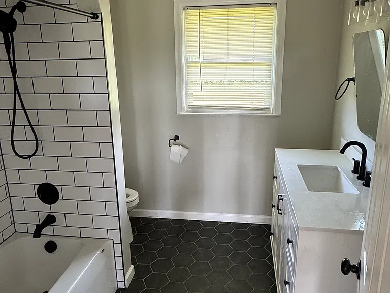 2040 Greensburg Rd — Photo 5