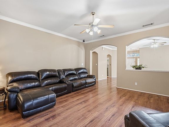 4th image of 4013 Azalea Dr