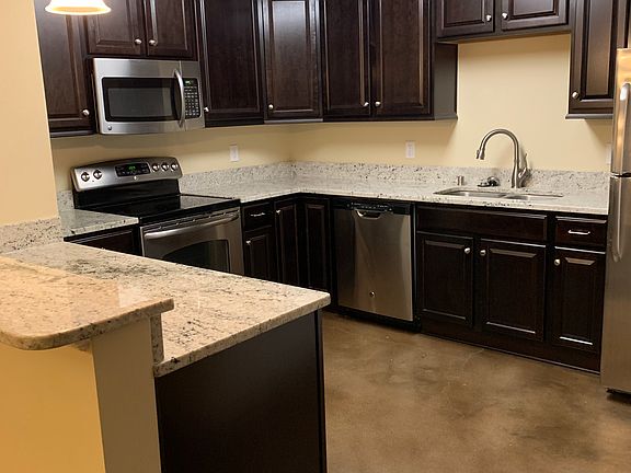 Granite/Stainless kitchen!