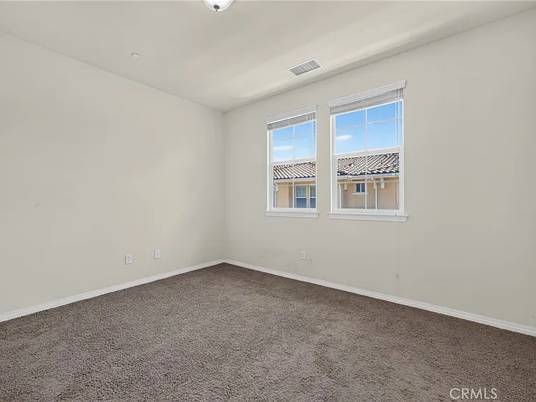 1654 Heywood St — Photo 27