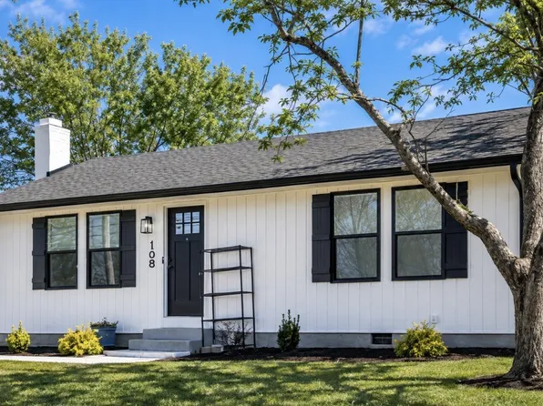 1100 S Russell St, Portland, TN 37148