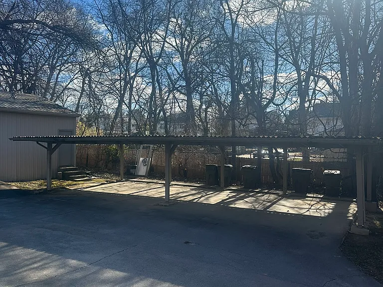 Thornton Court Apartments — Photo 13