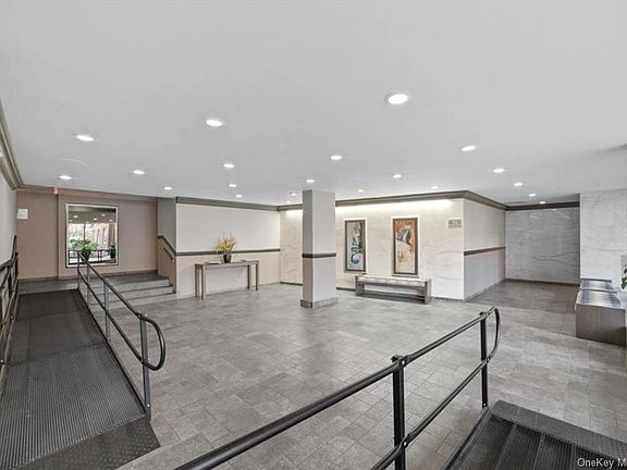 5th image of 260 Garth Road #4E4