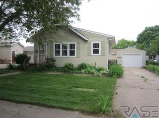 211 N Lee Ave, Madison, SD 57042