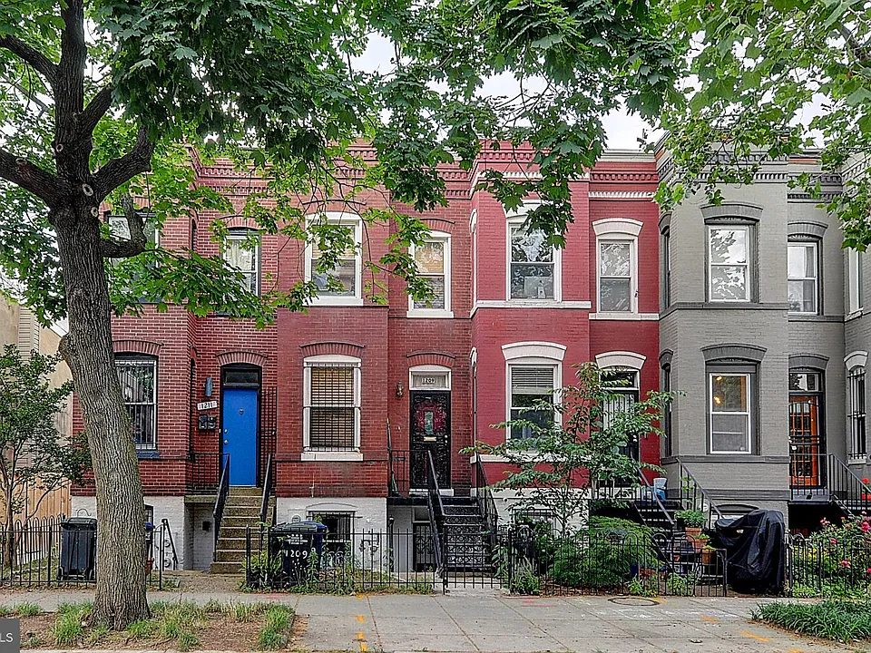 1209 I St SE