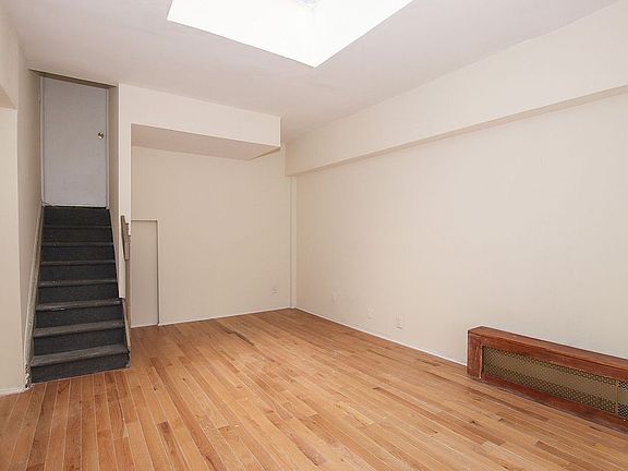 2nd image of 9 E 32nd St #Penthouse 9c