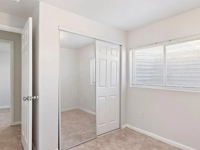 3711 S Queenspointe Ln — Photo 5