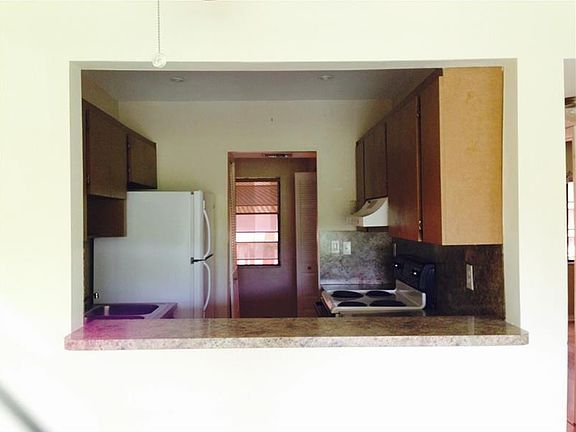 2nd image of 1021 Mockingbird Ln APT 213