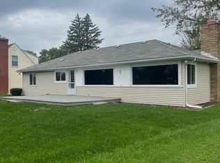 5273 Pointe Dr, East China, MI